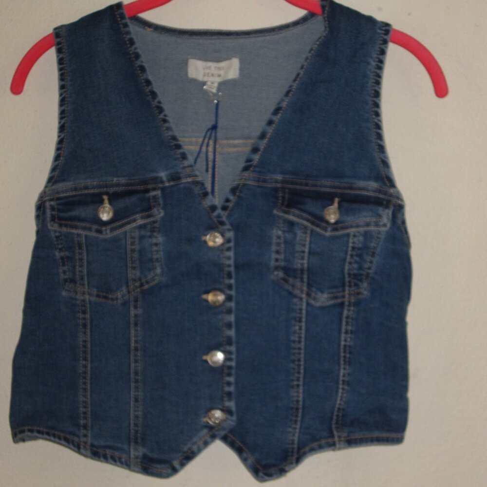 V-Neck Crop Length Button Front Sleeveless Denim Vest in Blue New - Picture 2 of 9